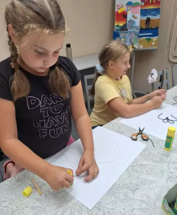 'Wakacyjne Obrazy z Włóczki' zajęcia literacko-plastyczne w Pawonkowie