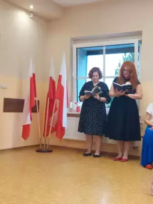 Bibliotekarki czytające dramat Juliusza Słowackiego Kordian.