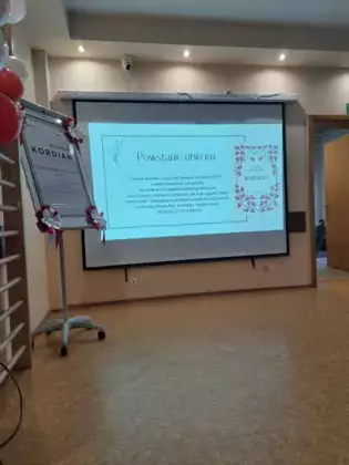 Prezentacja sylwetki Juliusza Słowackiego wyświetlana dla publiczności.