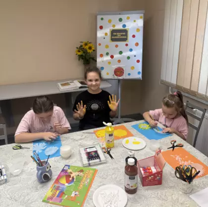 Warsztaty literacko-plastyczne w bibliotece w Pawonkowie