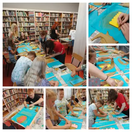 Kolaż zdjęć z warsztatów ceramicznych. Uczestnicy wycinają z gliny określone formy.