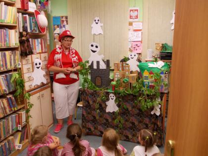 Nocna wizyta w bibliotece w łagiewnikach małych