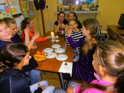 Andrzejki w bibliotece w pawonkowie