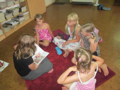 Akcja bajek czytania środowe abc