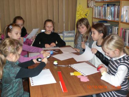 Warsztaty świąteczne w bibliotece w gwoździanach