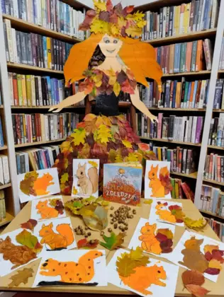 Pani Jesień z pracami.