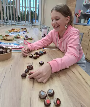 Dzień Kasztana i Dzień Drzewa w bibliotece w Pawonkowie