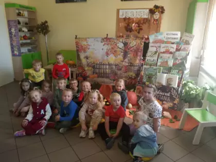 Wspólne zdjęcie przedszkolaków.