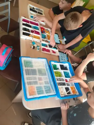 Robotyka, programowanie i nowe technologie w Bibliotece w Kośmidrach w ramach projektu „Galaktyka możliwości: przystanek Ziemia”