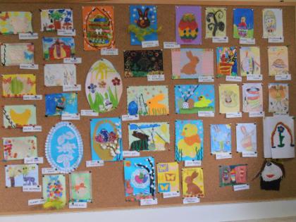 Kartki wielkanocne wykonane przez dzieci.