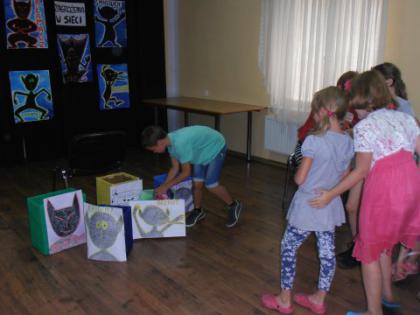 Rzucanie piłką do celu na punkty - gra zespołowa