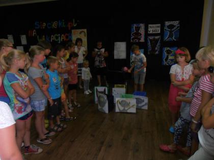 Rzucanie piłką do celu na punkty - gra zespołowa