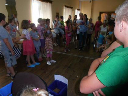 Rzucanie piłką do celu na punkty - gra zespołowa