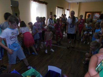 Rzucanie piłką do celu na punkty - gra zespołowa