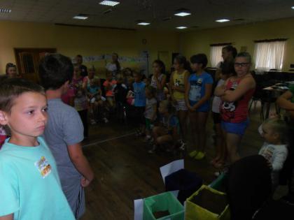 Rzucanie piłką do celu na punkty - gra zespołowa