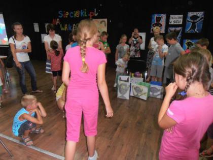 Rzucanie piłką do celu na punkty - gra zespołowa