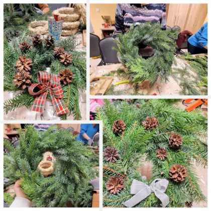 Kolaż zdjęć, pokazuje jak powstawał wieniec.