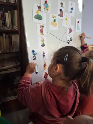 Dzieci łączą postać z bajki z jej atrybutem