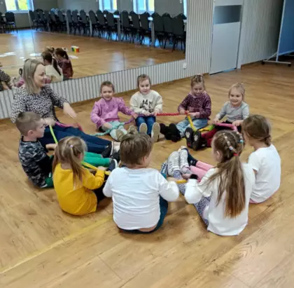 Chwila przerwy, czas na zabawę ruchową.