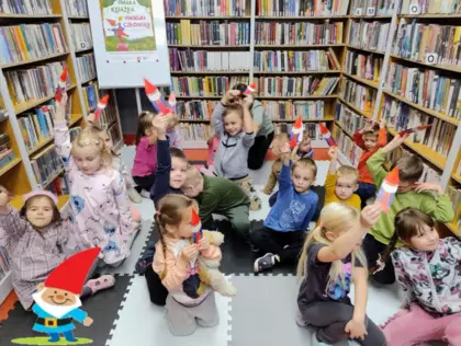Pasowanie przedszkolaków na Czytelników Biblioteki w Łagiewnikach Małych