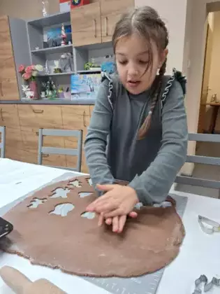 Warsztaty pieczenia pierniczków w Pawonkowie