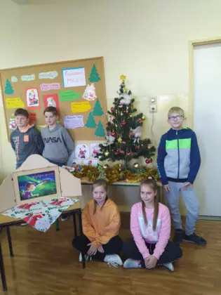 Wspólne zdjęcie po zajęciach w bibliotece.