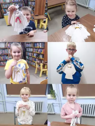 Kolaż zdjęć po zajęciach w bibliotece.