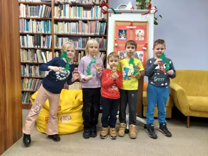 Świąteczne zajęcia literacko-plastyczne w Gwoździanach