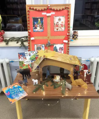 Przedświąteczne zajęcia literacko-plastyczne w Gwoździanach